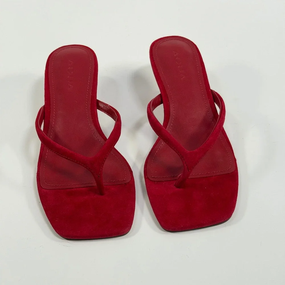 AQUA Ebony Size-6M Womens Red Suede Square Toe Kitten Heel Thong Sandals